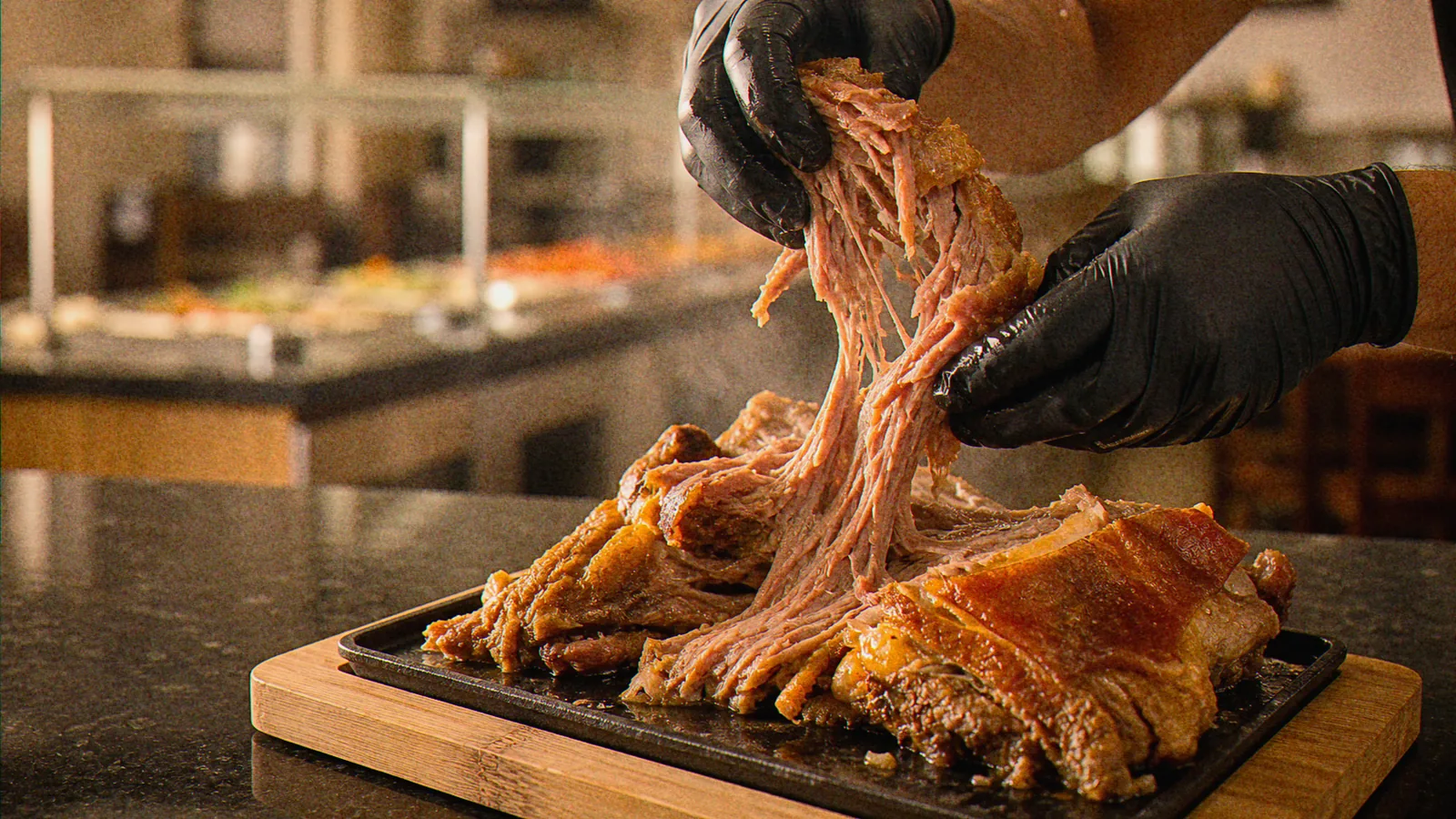 Carne desfiada na chapa no Ponto Certo, servida na hora